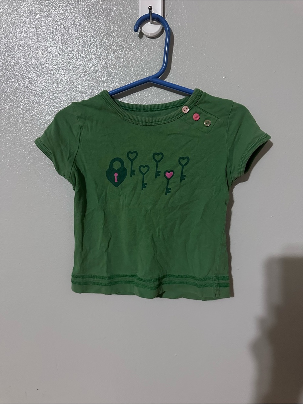 🥳3 for 10$🥳Green Kids Short-Sleeve Tee with Heart Key Print